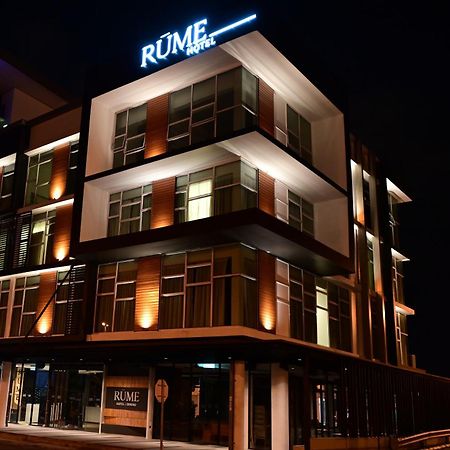 Rume Hotel Kuching Buitenkant foto