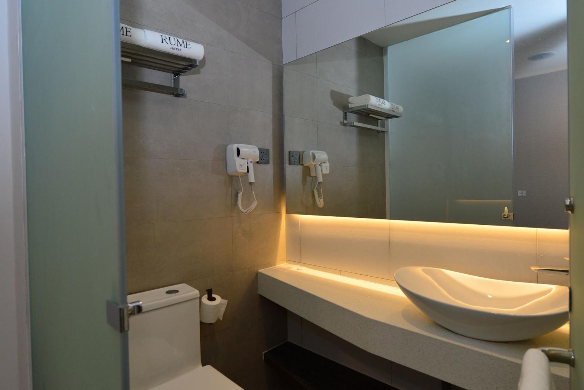 Rume Hotel Kuching Buitenkant foto