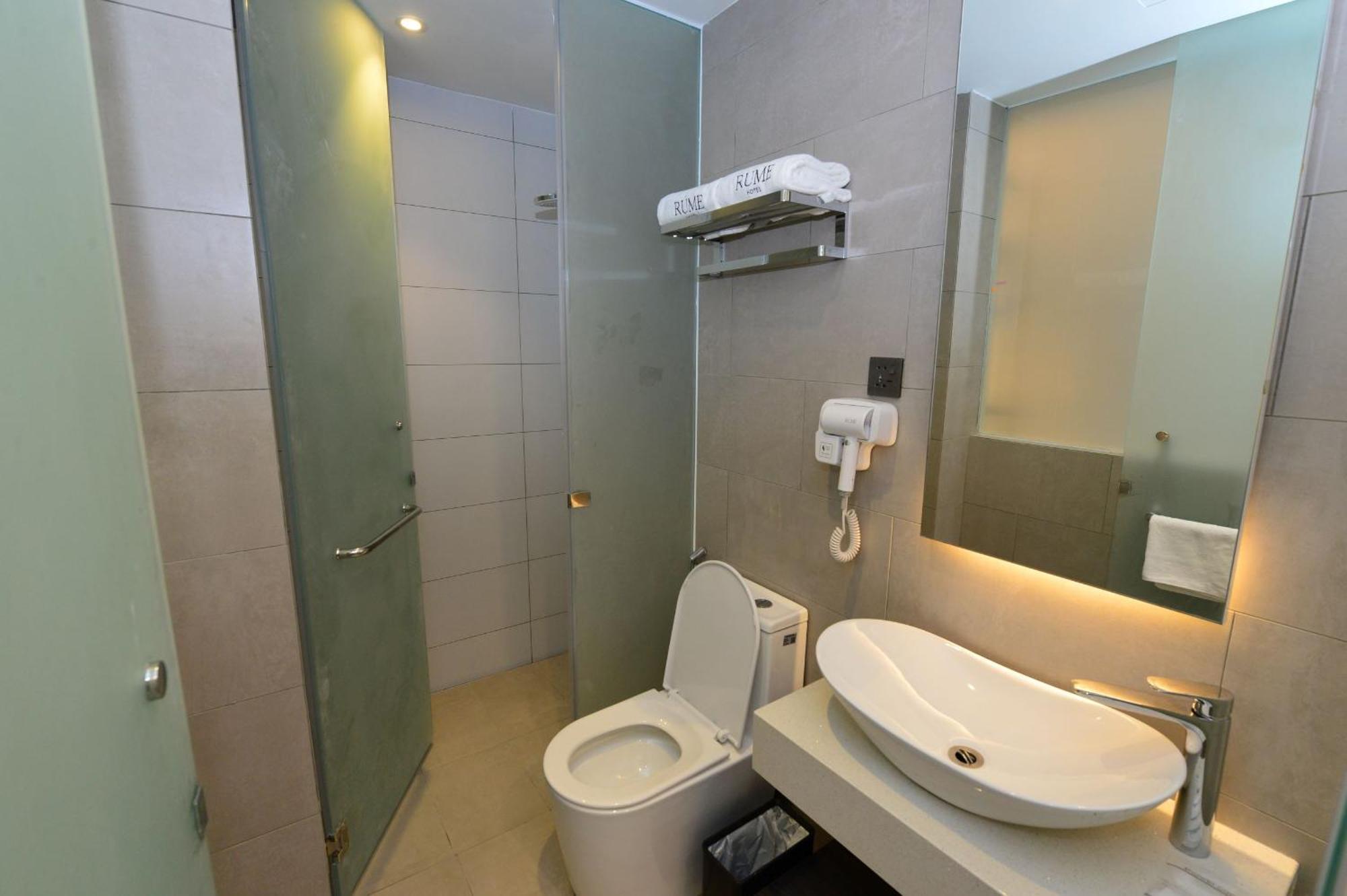 Rume Hotel Kuching Buitenkant foto